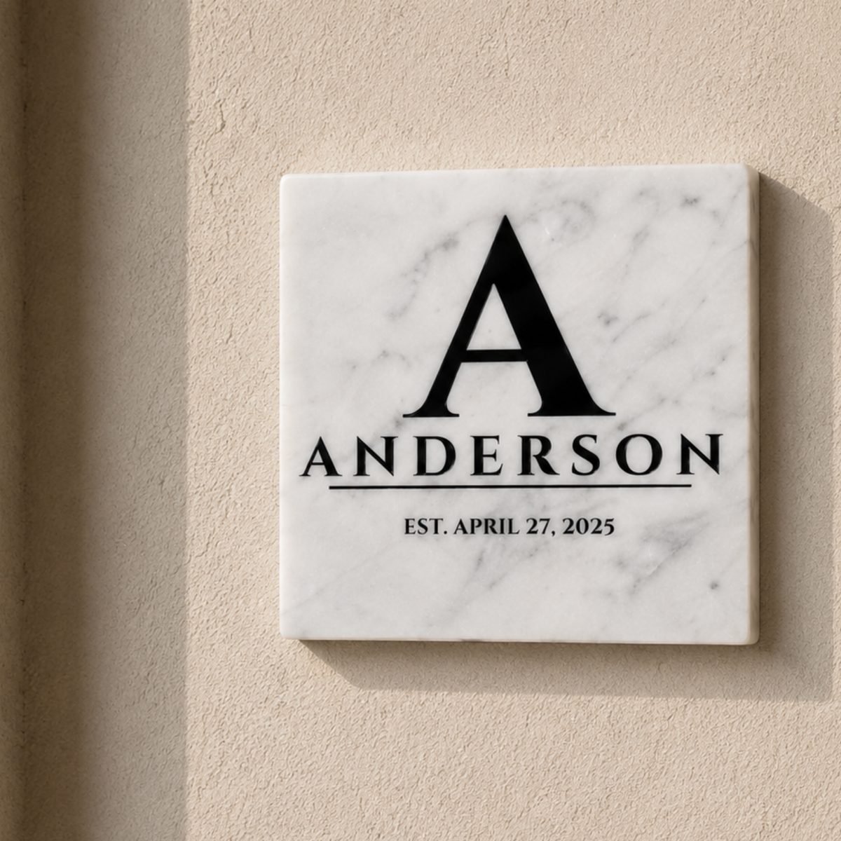 Targa monogramma Anderson sul muro